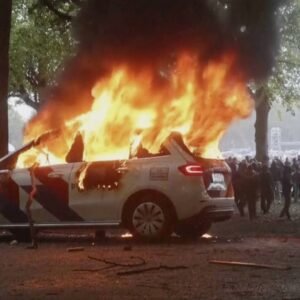 Holandská polícia zasahovala na protiimigračnom proteste v Haagu.