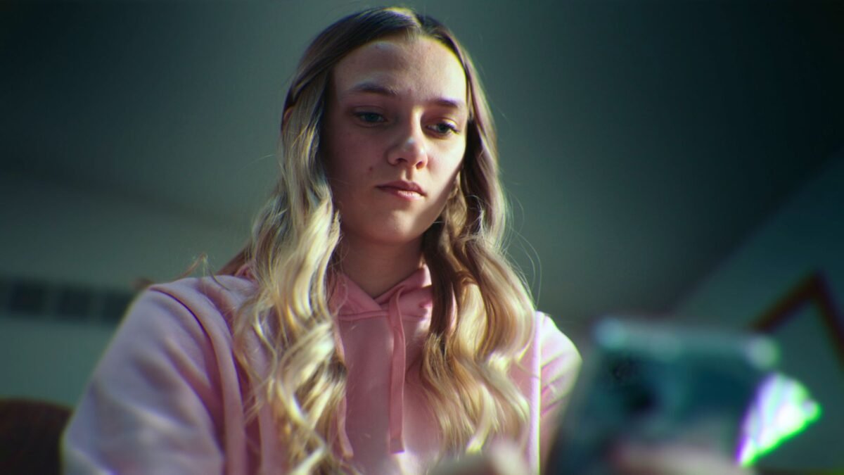 Neznáme číslo: Netflixový stredoškolský dokument o podvodníkoch, ktorý musíte vidieť, ak sa vám páčil Trainwreck