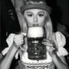 Oktoberfest: Pivo za tristo päťdesiat a razie na šmírákov, čo fotia ženy pod suk...