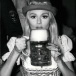 Je tu Oktoberfest: Pivo za tři sta padesát a razie na šmíráky, co fotí ženy pod sukní