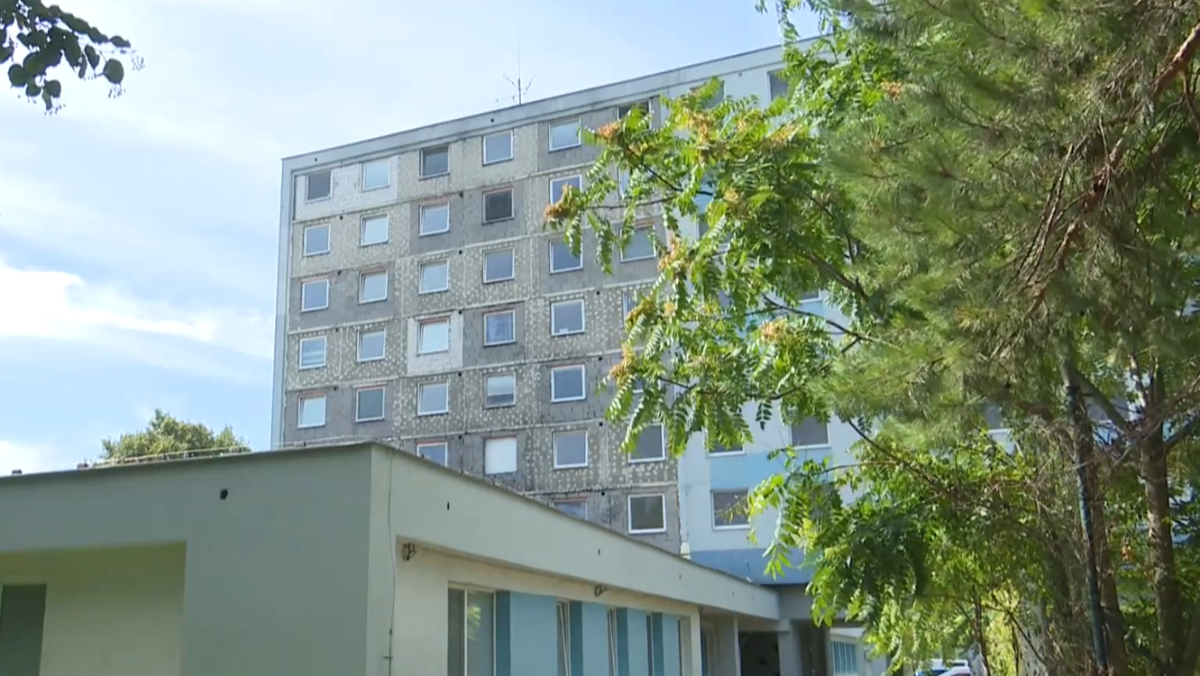 Vyhoretý internát v Nitre je v prevádzke, no v obmedzenom režime.