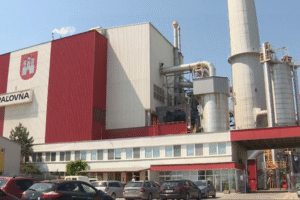 Slovnaft v Bratislave upravil plány pripravovanej spaľovne odpadu.