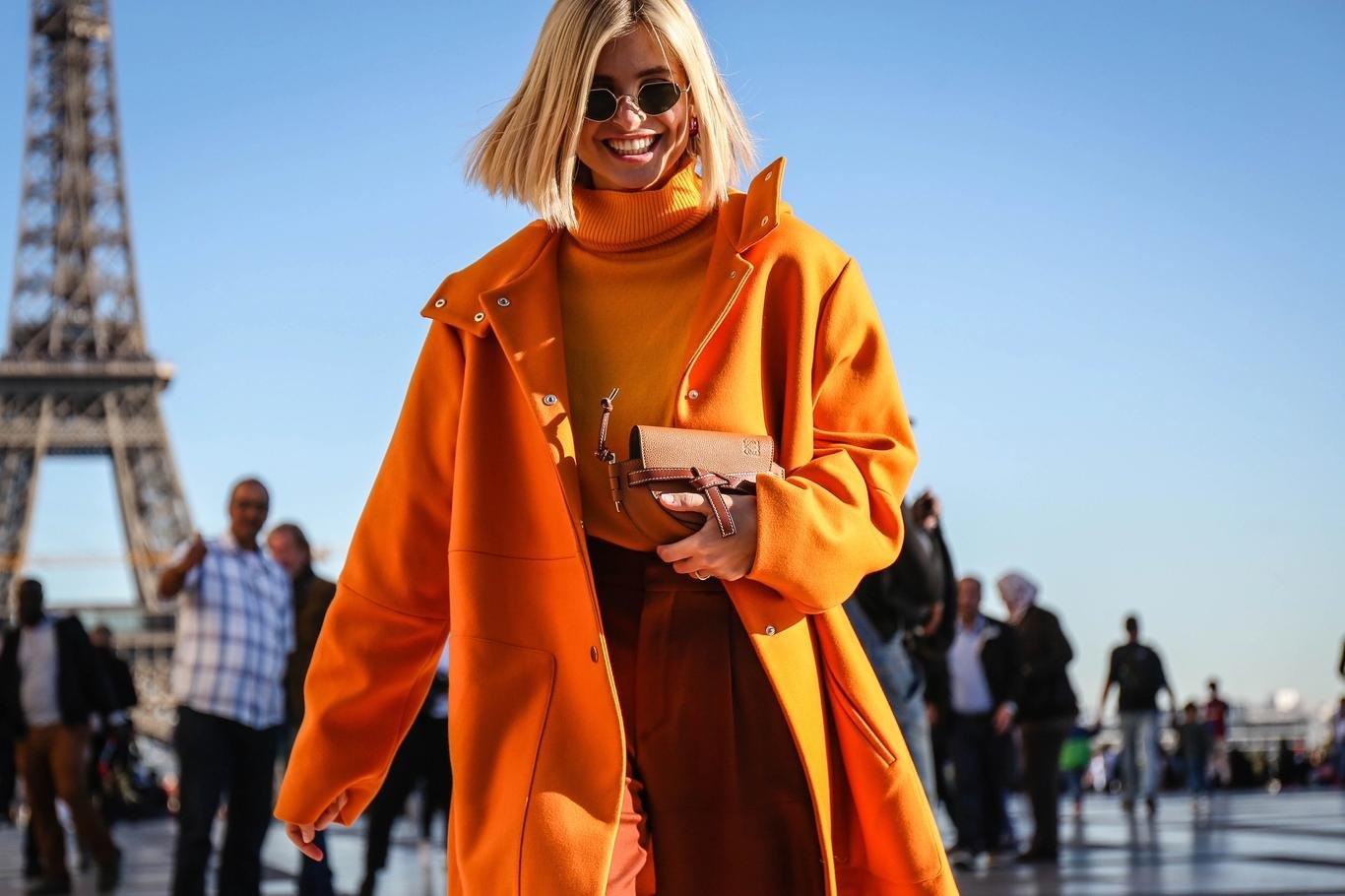 Tato barva je typická pro podzim: Zkusili jste ji i obléct? V těchto odstínech zazáříte nejen na ulici