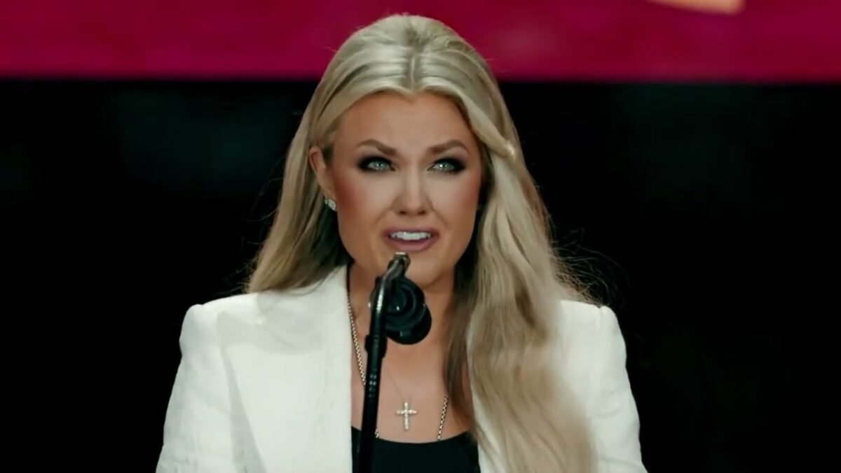 Tie najlepšie dni Ameriky ešte len prídu – presne ako to vždy hovoril Charlie.
S láskou,