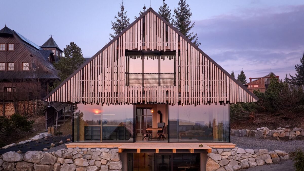 Úcta k valašskej architektúre i krajine. Chalupa na Kohútke rozjasnila horskú oblasť