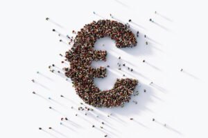 Euro vedie, ale francúzska politika brzdí zisky, dolár zmiešaný.