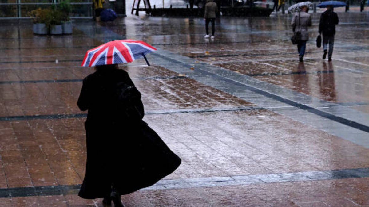 Britské dlhopisy s dlhou splatnosťou vedú globálny výpredaj, libra klesá kvôli fiškálnym obavám.