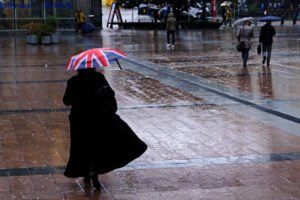 Britské dlhopisy s dlhou splatnosťou vedú globálny výpredaj, libra klesá kvôli f...