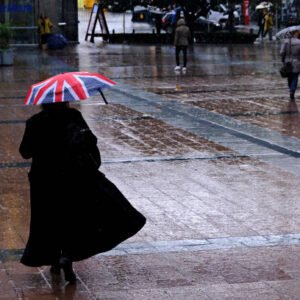 Britské dlhopisy s dlhou splatnosťou vedú globálny výpredaj, libra klesá kvôli f...