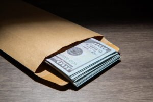 Dolár mierne klesá kvôli slabšiemu indexu PPI, väčšie stávky sa odkladajú až na ...