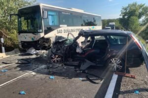 Na západe Slovenska sa zrazil autobus s osobným autom.