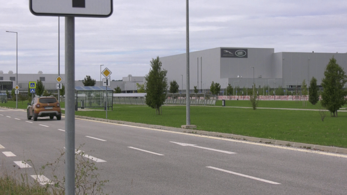 jaguar-nitra-automobilka-1019x573.png Kyberútok v Jaguari vplýva aj na subdodávateľov.