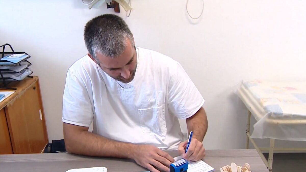 Zmeny v platení práceneschopnosti – Parlament schválil zmeny v platení PN.