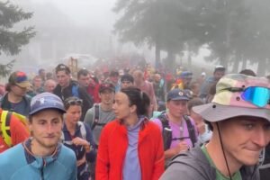 Stovky ľudí prišli do Tatier podporiť vysokohorských chatárov.