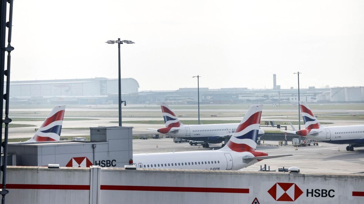Spojené kráľovstvo: Heathrow varuje pred meškaniami, keďže kybernetický útok narúša prevádzku európskych letísk