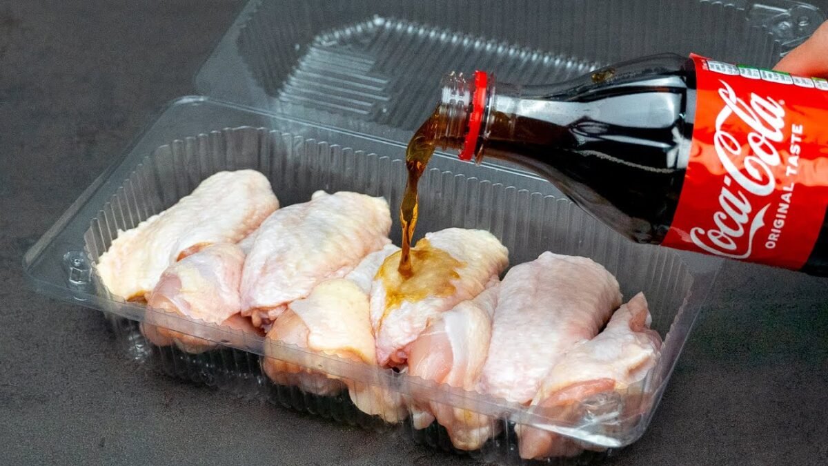 Nalejte kolu na kuracie krídelká a budete mi ďakovať za tento skvelý recept!