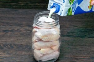 Naučil som všetkých kamarátov, ako vylepšiť kuracie krídelká z KFC!