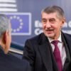 Bývalý premiér Babiš smeruje k jasnému víťazstvu v českých voľbách.