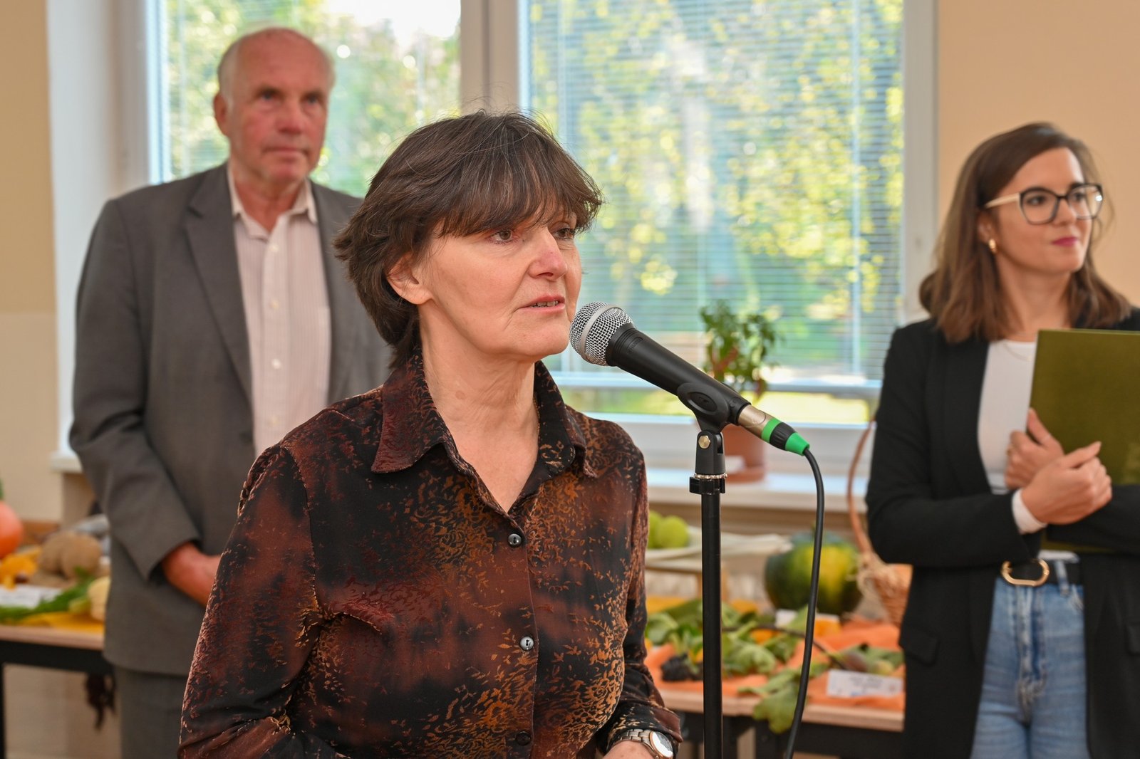 Mesto Dubnica nad Váhom: PIATY ROČNÍK ZÁHRADKÁRSKEJ VÝSTAVY UKÁZAL PESTOVATEĽSKÝ TALENT DUBNIČANOV