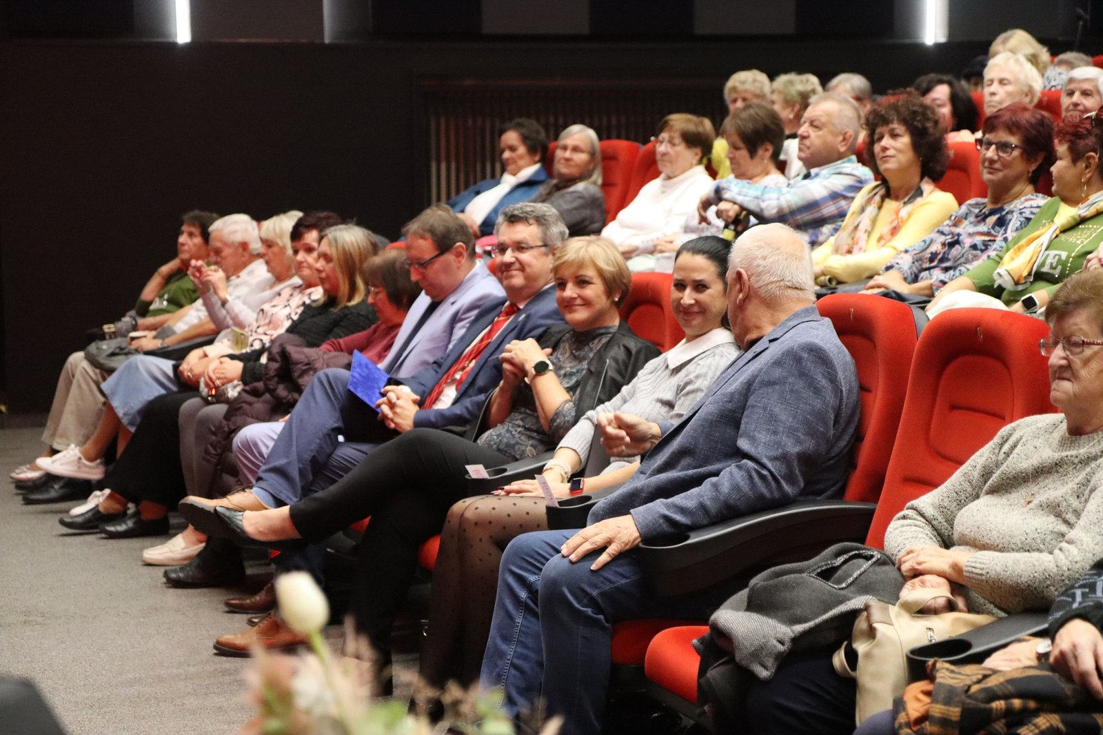 Mesto Hlohovec: Októbrový Deň seniorov 2025 priniesol do Hlohovca množstvo radosti a dobrej nálady. Dňa 8. októbra sa pri príležitosti Mesiaca úcty k starším uskutočnilo podujatie plné spevu, smiechu a priateľských s