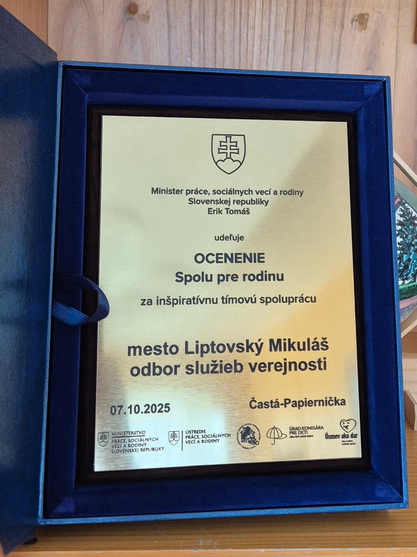 Mesto Liptovský Mikuláš: Získali sme ocenenie Spolu pre rodinu Mesto Liptovský Mikuláš sa stalo laureátom prestížneho ocenenia, ktoré odovzdáva občianske združenie Úsmev ako dar za mimoriadnu pomoc rodinám v náročných životn