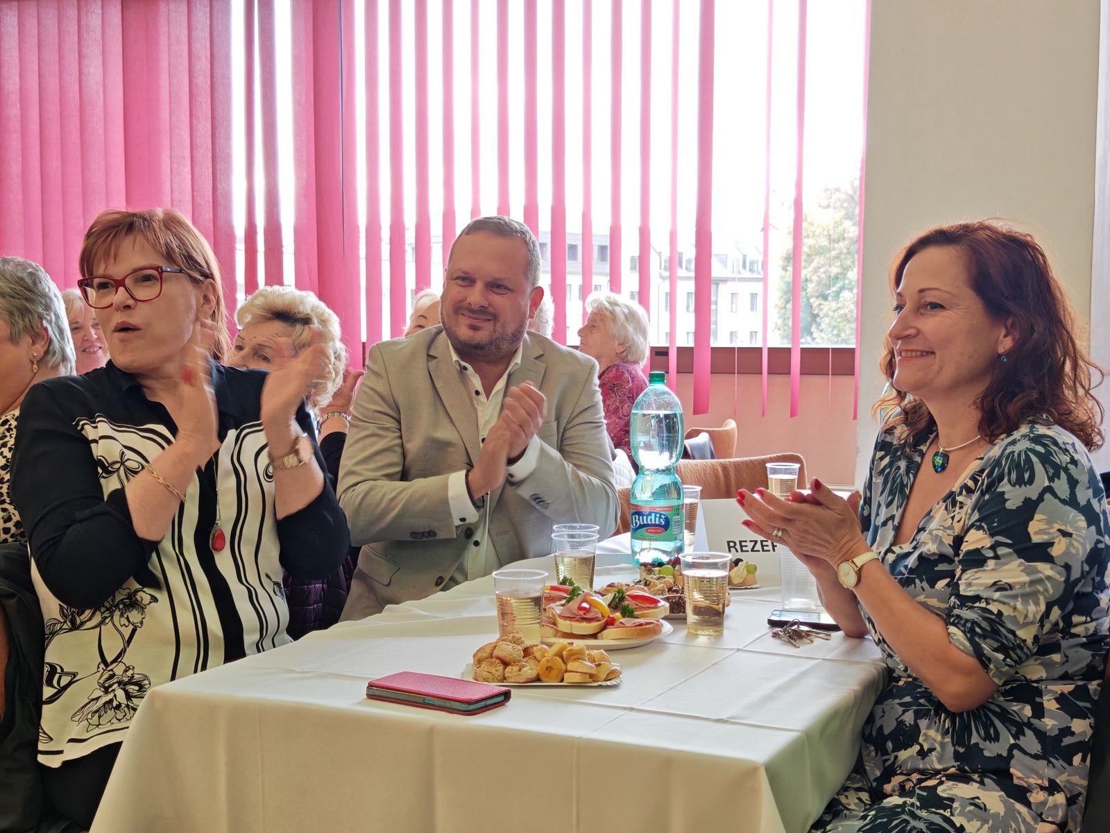 Mesto Čadca: SENIORI TO PORIADNE ROZTOČILI