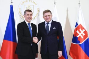 ANDREJ BABIŠ JASNE VYHRAL ČESKÉ VOĽBY, FIALA KONČÍ