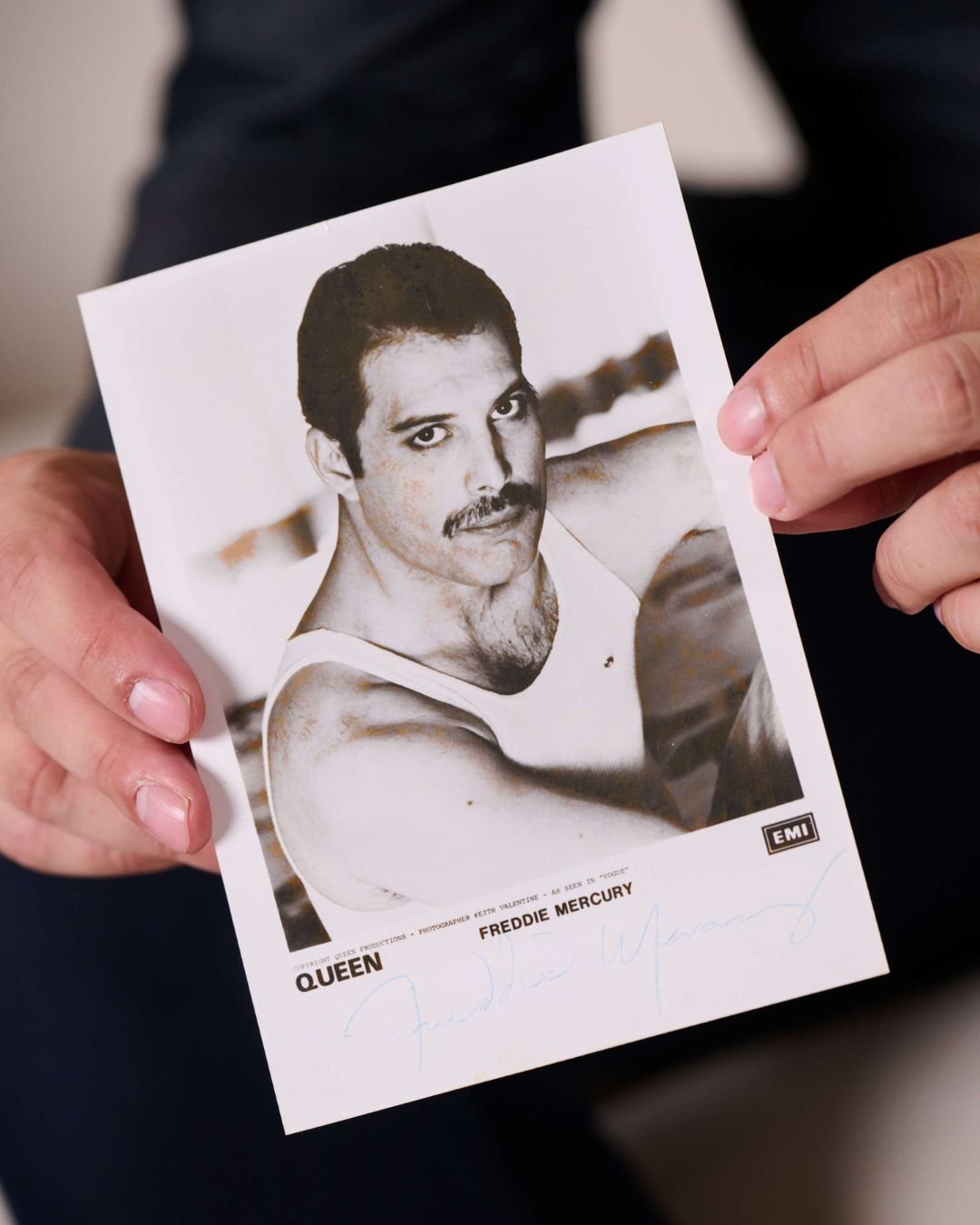 Adidasky z Wembley a další poklady. Český sběratel odhalí příběh Freddieho Mercuryho