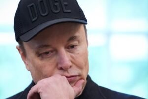 Bitka o bilionársky balík odmien pre Elona Muska sa stupňuje, penzijné fondy sto...