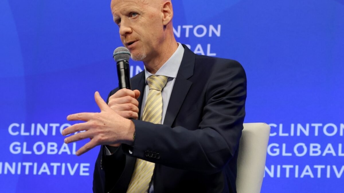 GettyImages-2237382814.jpg Generálny riaditeľ GoFundMe tvrdí, že ekonomika je taká zlá, že viac zákazníkov využíva crowdfunding len na zaplatenie potravín.