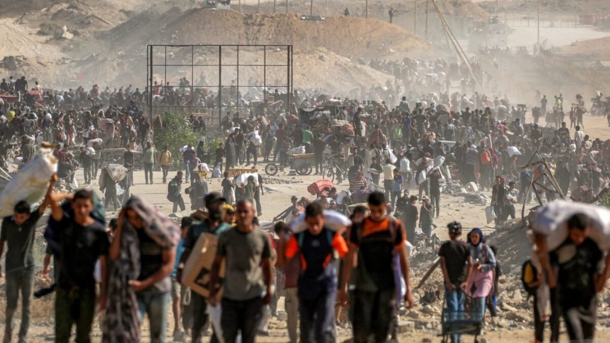 Trump nariadil Izraelu, aby zastavil bombardovanie Gazy po tom, čo Hamas čiastočne prijal jeho mierový plán.