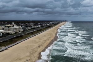 GettyImages-2240035525_48f5a4-e1760280257648.jpg New Jersey vyhlasuje stav núdze, keďže októbrový nor’easter hrozí zatopení...