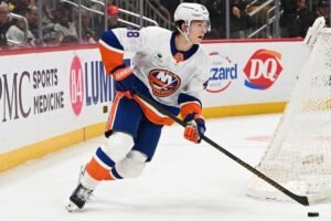 Ľúbim ťa synček, som na teba hrdá. Tínedžer vošiel do histórie NHL a uctil si ma...