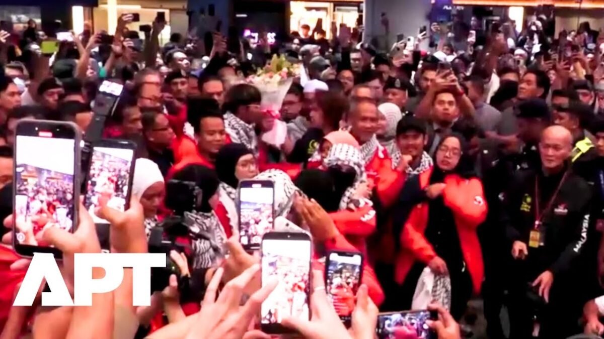 Malajzijskí aktivisti z flotily do Gazy sa vrátili do Kuala Malajzijskí aktivisti z flotily do Gazy sa vrátili do Kuala Lumpur po zadržaní Izraelom.