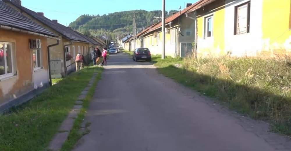 Mesto Handlová: MESTO ZBÚRA TRI BUDOVY V BANÍCKEJ KOLÓNII