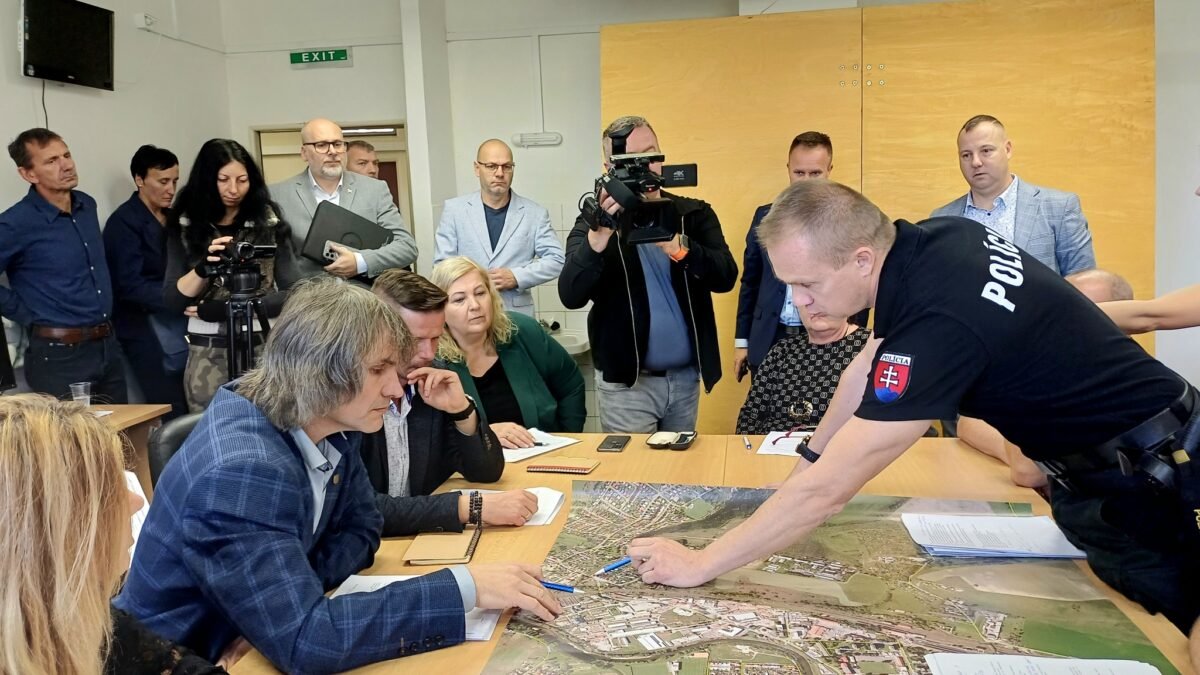 Mesto Liptovský Mikuláš: Vykoľajenie vlaku s nebezpečnou látkou v Liptovskej Ondrašovej? Našťastie len ako cvičenie