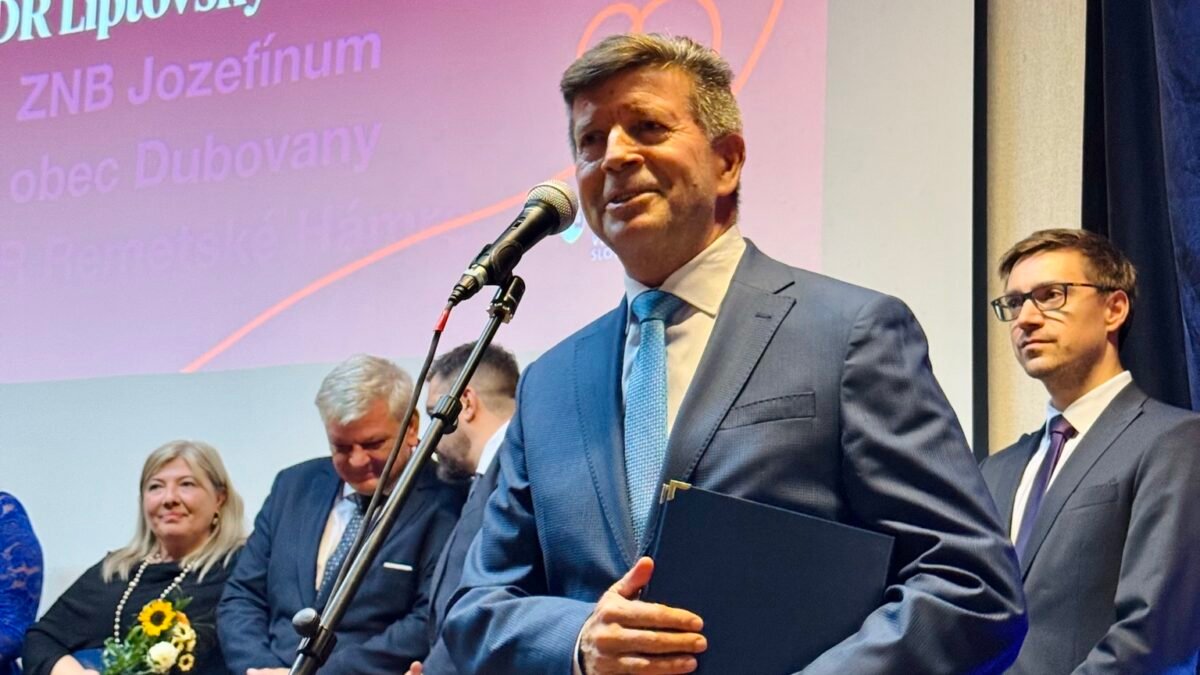 Mesto Liptovský Mikuláš: Získali sme ocenenie Spolu pre rodinu Mesto Liptovský Mikuláš sa stalo laureátom prestížneho ocenenia, ktoré odovzdáva občianske združenie Úsmev ako dar za mimoriadnu pomoc rodinám v náročných životn