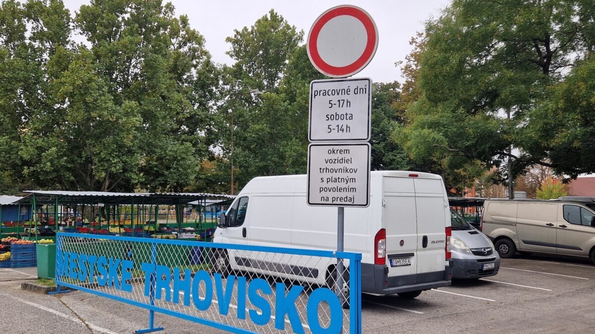 Mesto Piešťany: V časti parkoviska na Nálepkovej ulici, ktorá bola určená len pre predajcov sa zmenil režim.