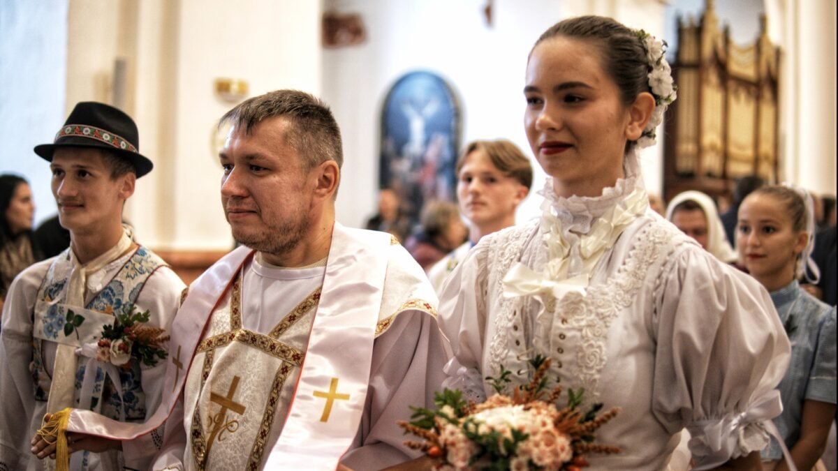 Mesto Skalica: SKALICKÁ SVADBA AKO Z ČIAS MINULÝCH
