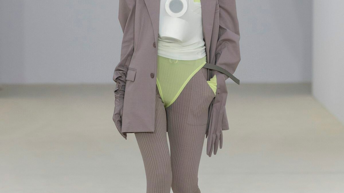 Miyake SS26: Nová forma