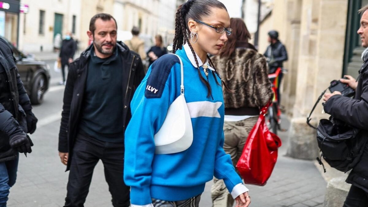 Najnovšie trendy účesov na jeseň 2025 vám zaberú len pár sekúnd: Objavte Medusa ponytail inšpirovaný hadmi