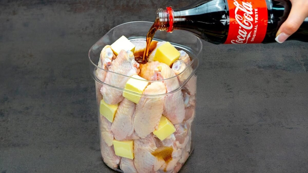 Nalejte kolu na kuracie krídelká a poďakujete mi za tento Nalejte kolu na kuracie krídelká a poďakujete mi za tento skvelý recept!