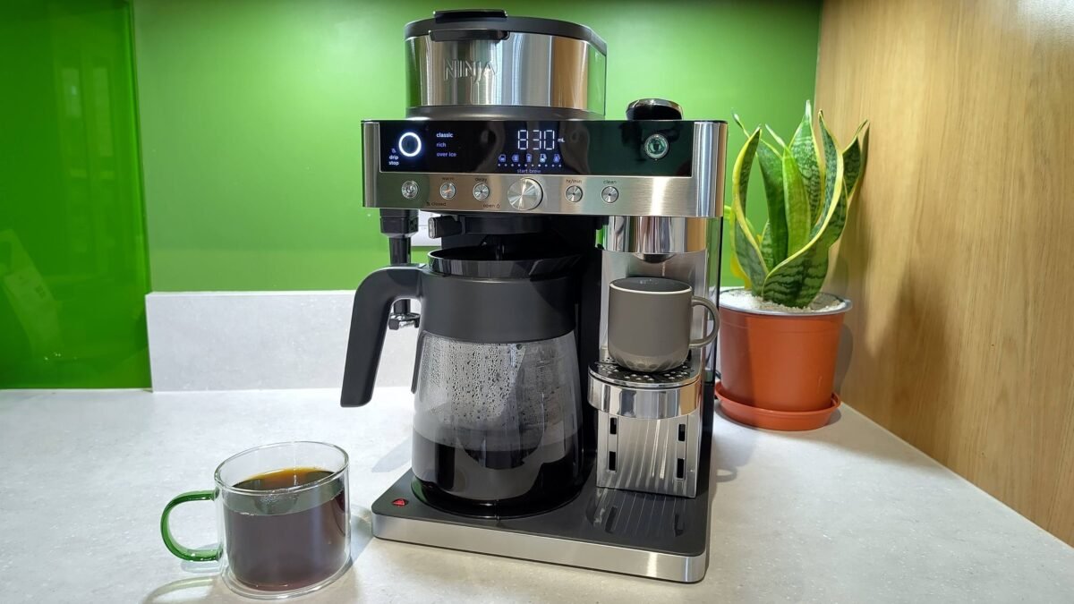 Odkedy mám kávovar Ninja Prestige DualBrew, konečne sa zo mňa stáva ranné vtáča.