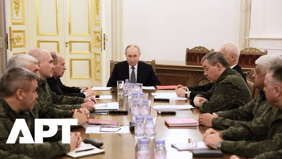 Putin priamo prikazuje generálom postup, ochranu civilistov a zabezpečenie víťazstva Putin priamo prikazuje generálom postup, ochranu civilistov a zabezpečenie víťazstva pre Rusko.