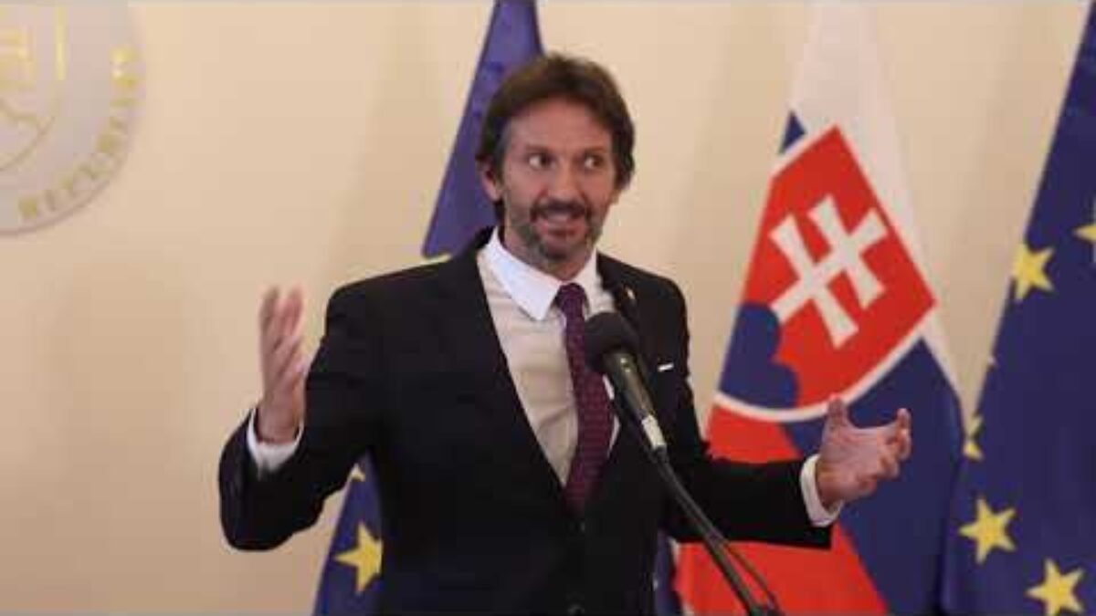 R. KALIŇÁK: TAKTO TO VYZERÁ, KEĎ JE PRE OPOZÍCIU RANNÉ LATTÉČKO PREDNEJŠIE AKO OBRANA ŠTÁTU