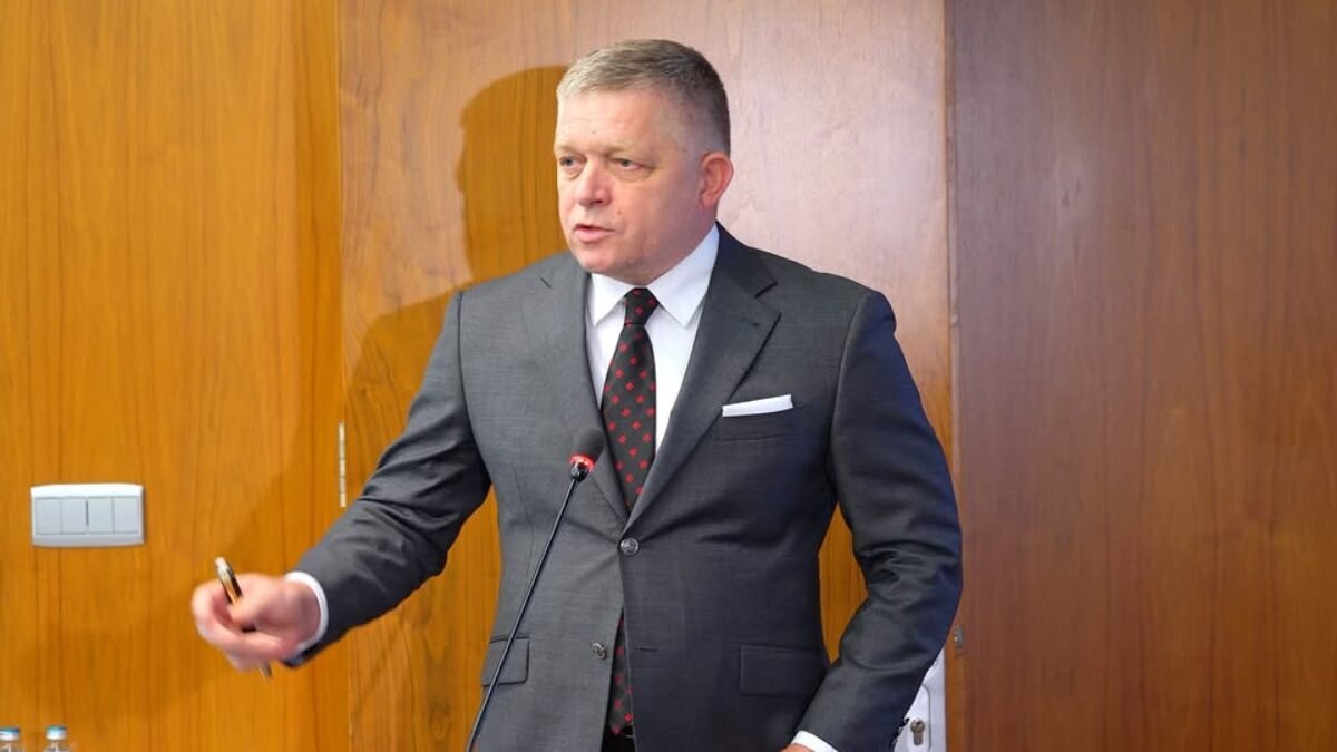 Robert Fico: Kým ľudia makali vo fabrikách za 800 EUR, a to aj po nociach, tak im boli dobrí. Ak dnes priznávame