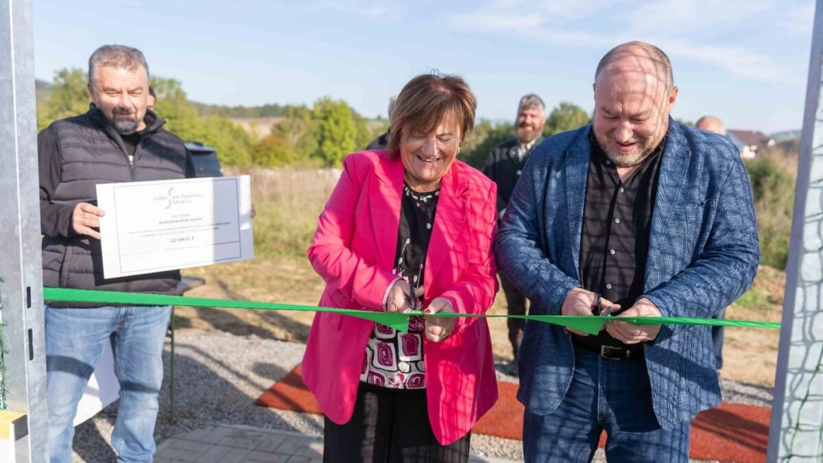 SLÁVNOSTNE SME OTVORILI MULTIFUNKČNÉ IHRISKO V OBCI DUBOVÉ!