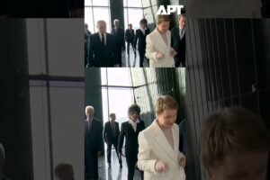 SLEDUJTE: Putin otvára novú koncertnú sálu v Soči
Putin slávnostne otvára novú k...