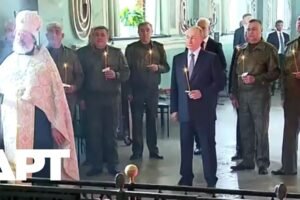 Sledujte: Putin oslavuje narodeniny návštevou chrámu a rokovaním o vojenských ús...