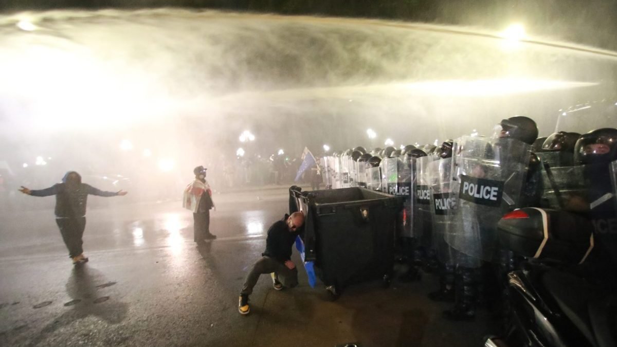 Tisíce ľudí vyšli do ulíc na protest proti gruzínskej vláde.